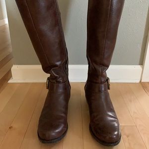 Bare Traps wide calf boot 8M